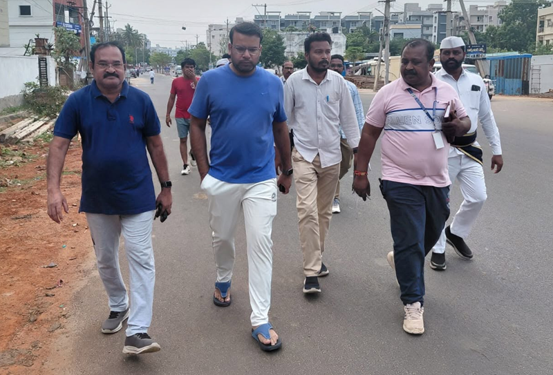 GVMC Commissioner  conducts surprise sanitation inspection in Madhurawada Zone